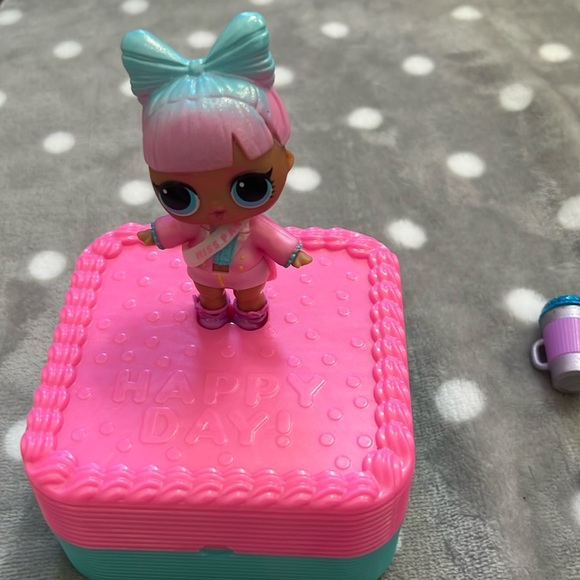 L.O.L Surprise Lot of Dolls, Pets and Accessories - Picture 14 of 17